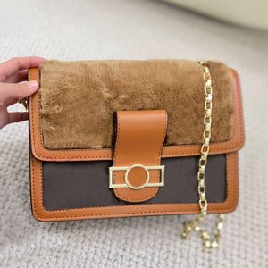 Bolso de cadena de felpa caliente Bolsos de hombro con solapa de lujo Bolsos de mujer Bolsos para las axilas Monedero Lana de cordero de calidad suave Cuero genuino Letras de diseñador 4 colores Monederos cruzados