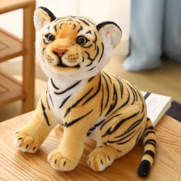 Poupées en peluche 23 cm simulé bébé tigre en peluche rempli de poupée d'oreiller de tigre de forêt de la faune douce pour le cadeau d'anniversaire des enfants 230329