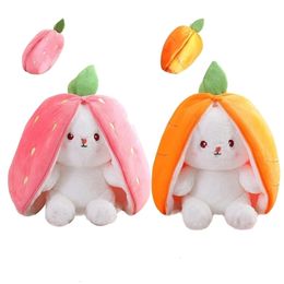Pluche poppen 2 stks kawaii fruit getransfigureerd paashaas speelgoed schattige wortel aardbeienzak verandert in konijn kinderen verjaardagscadeau e230323