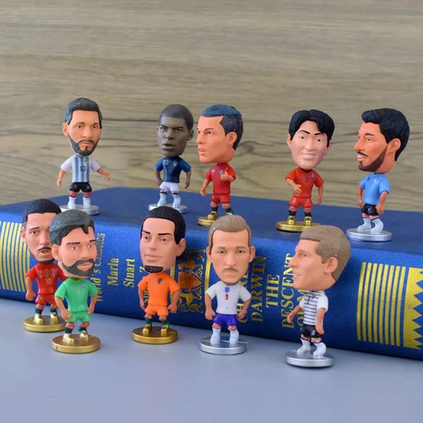 Plush muñecas 6.5cm figura de estrella de fútbol mini jugador de fútbol adornos de automóviles colección de muñecas de muñecas figuras de acción de recuerdos de recuerdos de juguetes regalos 231212