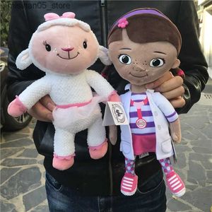 Pluche poppen Gratis levering van originele schattige Doc Doctor meisjes en Lambie Schapen schattige knuffels voor de beste cadeaus voor kinderen Q240322