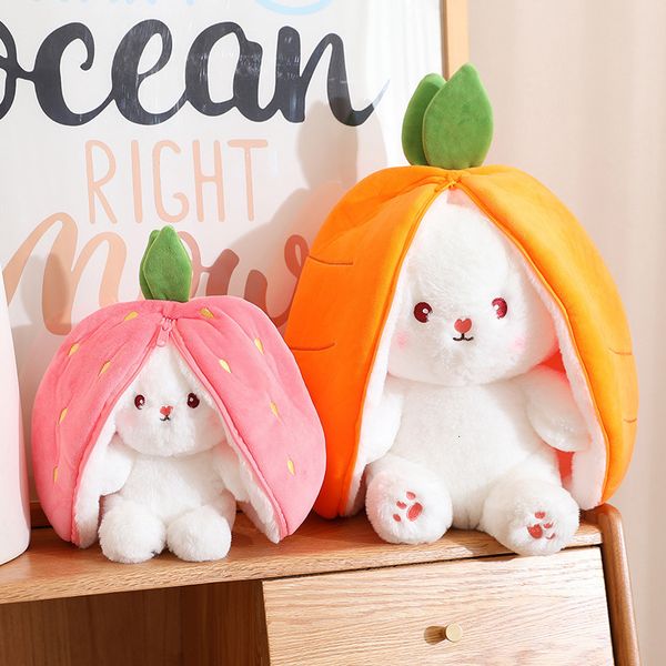Plush muñecas kawaii fruta conejito transfigurado juguete linda zanahoria fresa convertido en conejo para niños cumpleaños regalo de Navidad 230329