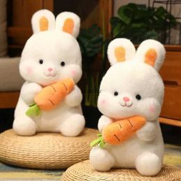 Poupées en peluche lapin Kawaii, coussin doux, lapin tenant des carottes, cadeaux d'anniversaire pour enfants, jouet d'accompagnement pour bébé
