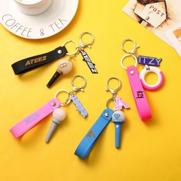 Muñecos de peluche Kpop TWICE AESPA ITZY Stray Kids Light Stick Llaveros 3D Silicona Llaveros creativos Bolsa Colgante Clave Tings Accesorios 230807