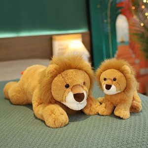 Poupées en peluche Simulation Allongé Lion Poupée Animal En Peluche En Peluche Jouets Doux Mignon Grande Taille Lion Canapé-Lit Coussin Oreiller Enfants Enfants Cadeau D'anniversaire 230818