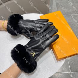 Pluche handschoenen voor dames Designer warme fietshandschoenen Hoge kwaliteit Winter Outdoor schapenvacht vingers handschoenen Zacht luxe kerstcadeau