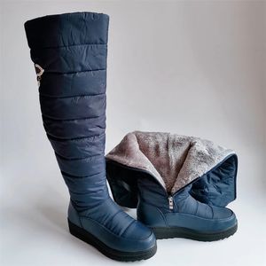 Plux High Warm Down 943 Snow Women Chaussures d'hiver Platforme Plateforme des femmes sur le genou des femmes Femelle Feme Fur Imperproof Shoe 231124 