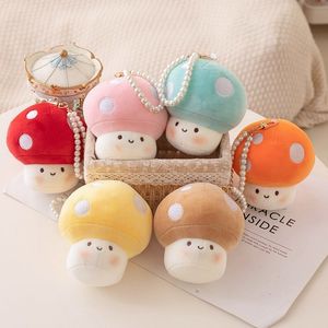 Porte-clés en peluche 10cm Kawaii Mini champignon rouge pendentif jouets en peluche simulation plante poupée champignons shiitake peluche filles joli cadeau 230911