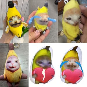 Plush Keychains 17cm 1/2 stks Kawaii Banaan Cat Plush hanger schattige huilende bananenkat grappige sleutelhangerslagerslagers hanger Keyring geschenken aan klasgenoot 230817