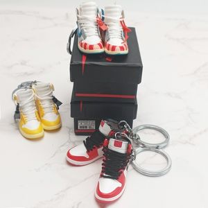 Porte-clés en peluche 3D Mini chaussures de sport porte-clés téléphone clé pendentif chaussures de sport coffret cadeau coffret cadeau double dentelle boîte créative cadeau personnalisé 230926