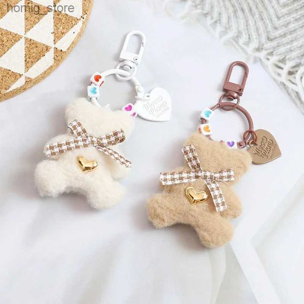 Keychains en peluche mignon coeurs vérifiés coeur coeur en peluche en peluche pendentif pour femmes accessoires de cas d'écouteur de sac à main y240415