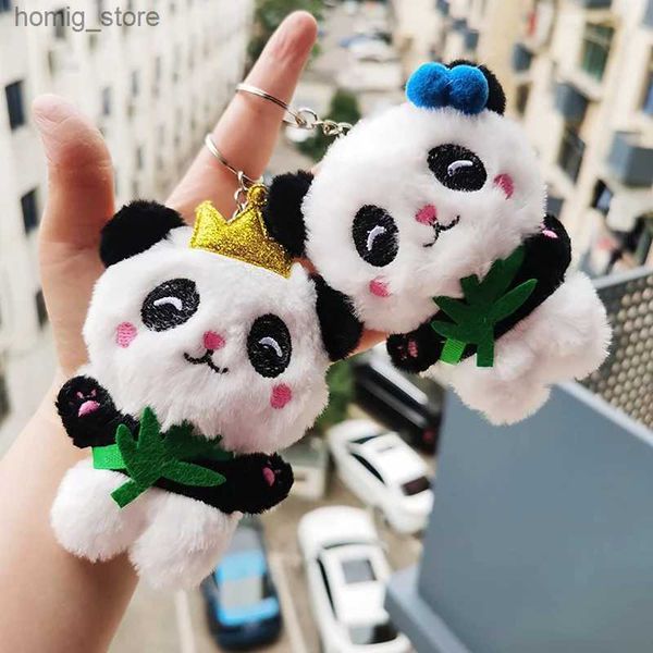 Keychains en peluche mode mignon en peluche panda en peluche de poupée de porte clés de trousse de porte cadavre de décoration sac à dos y240415