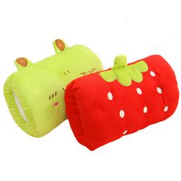 Oreillers en peluche Coussins 1 pièces Animal de bande dessinée/Fruit chauffe-main doux enfants oreiller en peluche confort à la maison ours/Panda/fraise coussin de sieste enfant/cadeaux de jeu de fête 230926