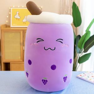 Pluche kussens Kussens 24 cm Schattige Bubble Tea-knuffels Peluche Squishy Happy Ice Cream Fruitsap Drinken Voedsel Pluche kussen Grote ogen Zomercadeau 231017