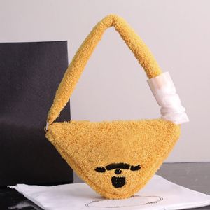 Peluche Triangle Sac À Main Aisselle Sacs À Main Pochettes Femmes Poitrine Sac Brodé Lettrage Rabat Portefeuille Plusieurs Couleurs Qualité Poche À Glissière