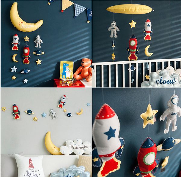 Peluche Mur Trucs Nuages Astronaute Chambre De Bébé À La Main BRICOLAGE À La Main Tissu Décoration Murale Pendentif Noël Enfants Chambre Décorations Murales Feutre Décor 230526