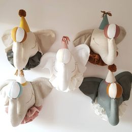 Cosas de la pared de la felpa Decoración de la habitación de los niños Elefante Ciervo Unicornio Cabeza de animal 3D Decoración colgante de pared para niños Decoración de la habitación del cuarto de niños Regalo de la niña 230526