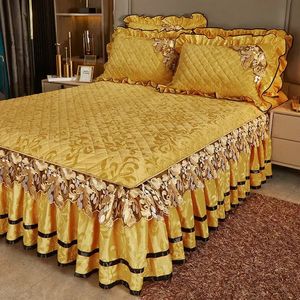 Colcha cálida de felpa para invierno en la cama, edredón de algodón bordado estilo falda, funda de cama con fundas de almohada 240106