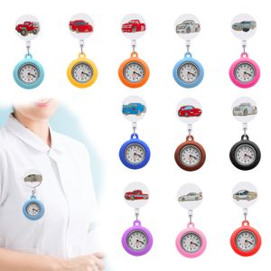 Chaîne de surveillance des voitures fluorescentes 19 montres à clip rétractables Nurse-cadeau de l'horloge numérique rétractable Infirmière sur badge badge suspendu quartz watche pour w otqil
