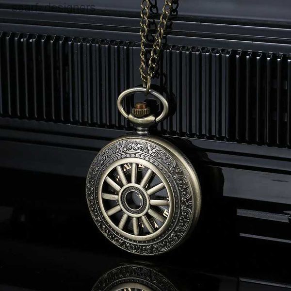 Montres de poche 1 pcs mode Vintage Hollow Roue Style Bronze Quartz Pocket Roman Numerals Pocket On Chain Birthday Gifts Y240410