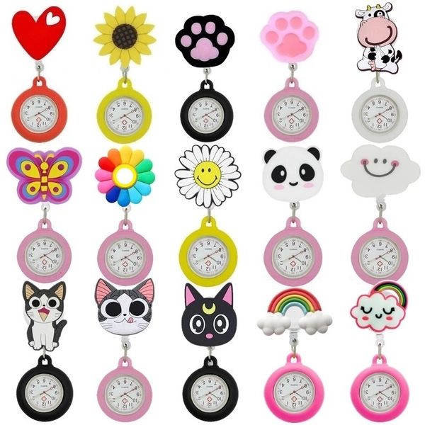 Relojes de bolsillo 10 unids/lote animales de dibujos animados sonrisa encantadora enfermera retráctil médico mujeres Hospital insignia carrete Clip bolsillo regalo vestido relojes 230825