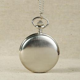 Relojes de bolsillo 8074 Reloj de plata pulida Diseño minimalista Fondo blanco Número romano negro Dial Colgante Casual Hombres y mujeres