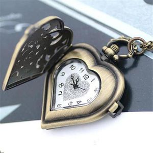 Les montres de poche arrivent en forme de coeur creux montre à quartz vintage collier pendentif femmes cadeau 1pcs