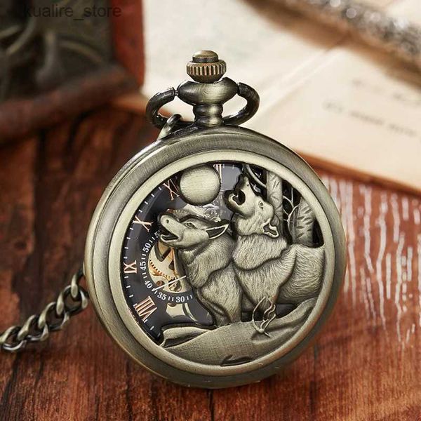 Montres de poche Classic Vintage Bronze Mécanique chien Wolf Hollow Fob Pocket with Collier Chain Cool Pendant Clock Gift For Women Men L240402