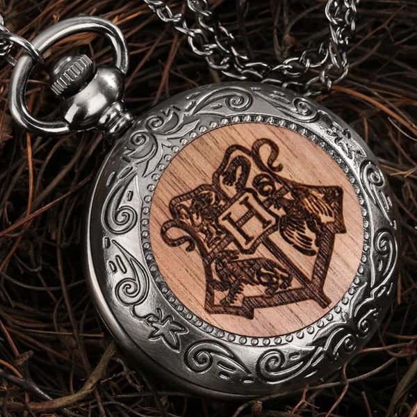 Montres de Poche Célèbre Roman Magique Montre Antique Fleur Bordure décorative rétro Hshield Pendentif Collier Quartz Horloge chaîne Cadeau Unisexe Poche