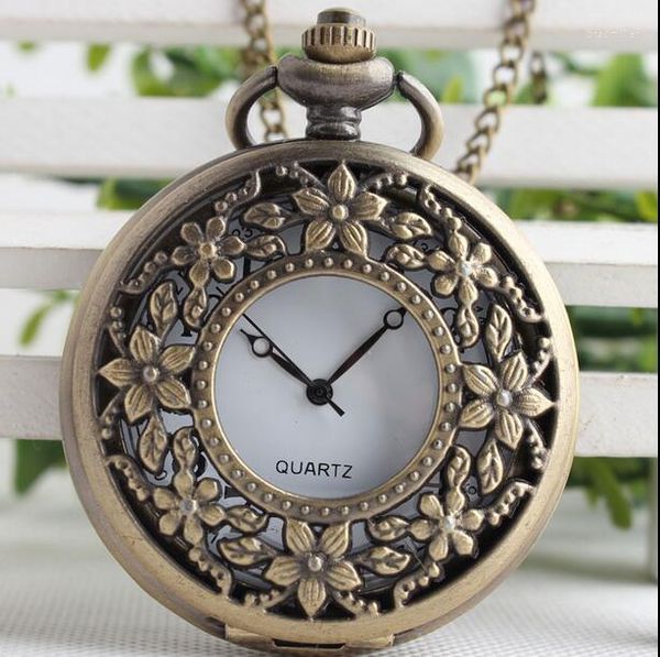Gli orologi da tasca moda quarzo 5 petali scavano fuori il regalo classico della collana dell'orologio della donna
