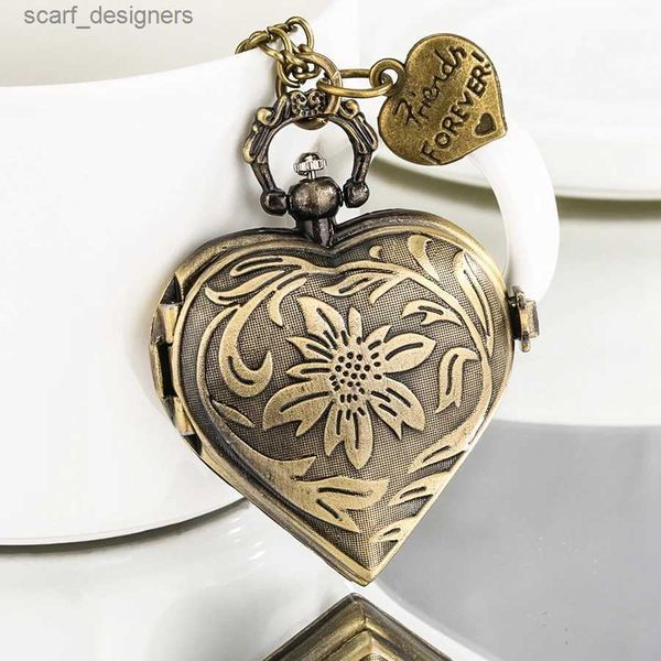 Relojes de bolsillo Reloj colgante de bolsillo de cuarzo en forma de bronce en forma de corazón con cadena de collar de 80 cm con accesorio de corazón Y240410