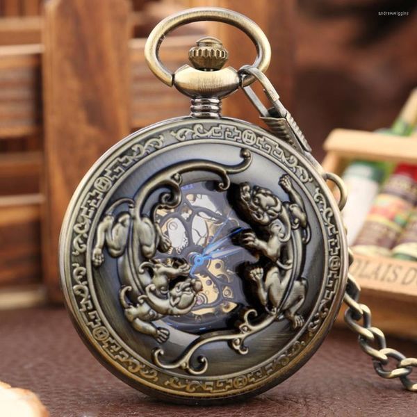 Montres De Poche Rétro Creux Gravé Mythique Animal Sauvage Sculpté Mécanique Montre FOB Remontage À La Main Flip Pendentif Horloge Chiffre Romain Cadran