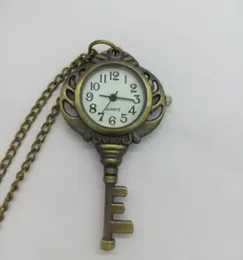 Montres de poche S montre à quartz à motif clé en bronze vintage avec chaîne de collier