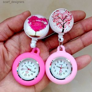 Montres de poche infirmière infirmière docteur coeur love life arbre créatif coloré emblème roll fob hospital hospital hanging clip cadeau y240410