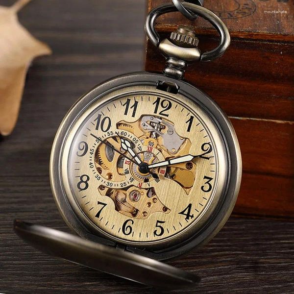 Pocket Watches Vintage Bronce Skeleton Hand Wind Watch Mechanical Watch Men Steampuk Cadena de reloj colgante con números árabes