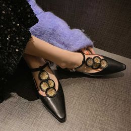 Chaussures plates pointues pour femmes, fleur en métal socialite française Mary Jane, talon haut ji, sangle à boucle en forme de T, chaussures simples noires 240220