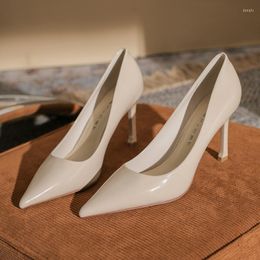 Puntige hiel hoge teen dames sandalen hakken stiletto 2024 veer eenvoudig en veelzijdig patentleer ondiepe mond vierkante schoenen 746 436 s 5 s