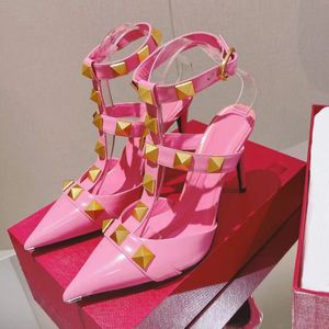 Bout pointu 2 sangles avec clous chaussures à talons hauts sandales en cuir verni femmes chaussures habillées à bretelles cloutées rose rouge saint valentin talon 9CM créateur de luxe