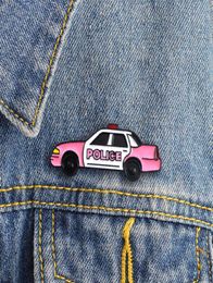 Police Police Police Pink White Lindo Tide de personalidad especial New Brooch Creative Cartoon Lapel Depa de mezclilla 5310212