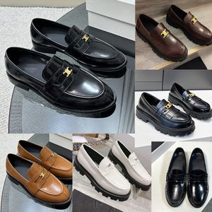 Gepolijste koeienhuidplaatschoenen metaal chaussure buitenschoenen Loafers sandalen beroemde designer dames 40562