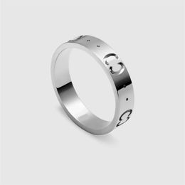 Gepolijste ontwerperaccessoires Ring voor damesheren klassieke ins retro gegraveerde letters gladde trouwring luxe sieraden bague ontwerper ringen zb022 e23