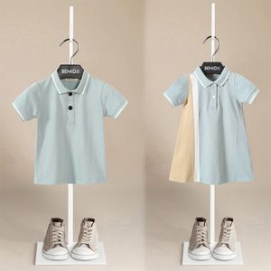 Polos Brother Sister Vêtements Summer Coréen Boy's Vêtements Polo T-shirt Côté courte Polo Babe Girl's Robe Boys Girls Vêtements 230608