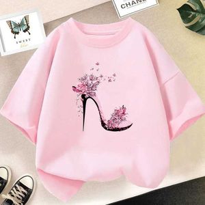 Polos Fashion Girl T-Shirt Butterfly Hoge Hakken Roze T-shirt Top Gedrukt T-shirt 2023 Zomer korte mouw T-shirtl2405