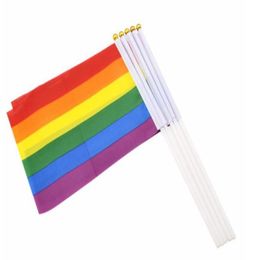 Polyester vezel regenboogvlag 14x21 cm kleine homoseksualiteit kleurstrepen handvlaggen feest parade benodigdheden