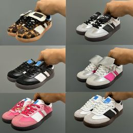 Pony Leopard Kids Running Chaussures Fold-Over Longue Grad School Runner Adv Blanc Black Gum Gum Sneakers Scarlet Toddler Children Trainers For Big Boys and Girls