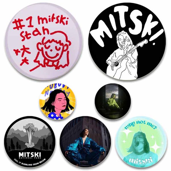 Pop Singer Mitski Broche Coeur Enterrez-moi à Makeout Émail Broches Broches pour Vêtements Rond Acrylique Badge Bijoux Drôle Pins Cadeaux