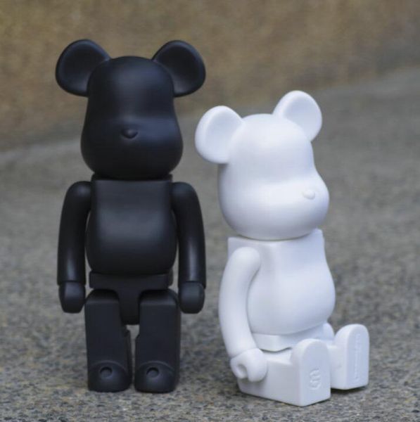 Jeux populaires 28CM 400% The Bearbrick PVC Evade colle Figurines d'ours noir et d'ours blanc Jouet pour les collectionneurs Bearbrick Art Work décorations de modèle