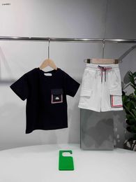 Populaire bébé Survêtement été enfants T-shirt ensemble Taille 100-160 designer poche rayée décoration garçons manches courtes et shorts Jan10