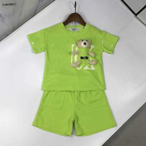 Populaire baby tracksuits Pocket Doll Bear Design Summer Suite Kids Designer Kleding Maat 90-150 cm jongens T-shirts en shorts 24APRIL