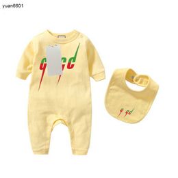 Populaire geboren baby jongen meisje brief kostuum overalls kleding jumpsuit kinderen bodysuit voor baby's outfit romper outfi slabbetje 2-delige set